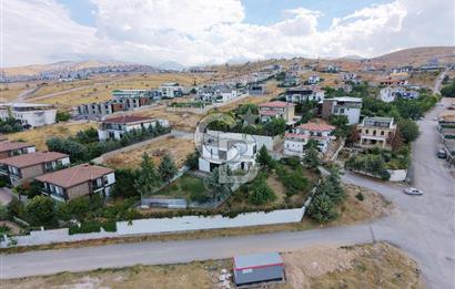 COLDWELL BANKER SAFİR'den TECDE'nin KALBİNDE SATILIK LÜKS VİLLA