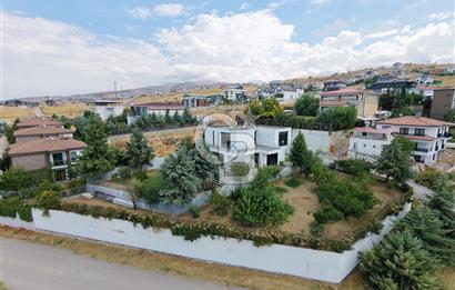COLDWELL BANKER SAFİR'den TECDE'nin KALBİNDE SATILIK LÜKS VİLLA
