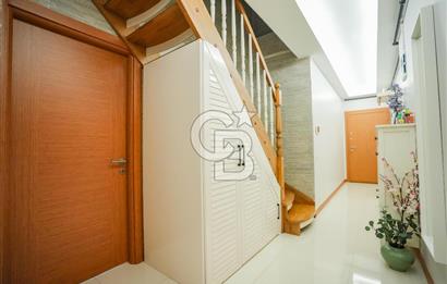 Ümraniyede Ferah Yaşam Alanlarıyla 4+1 Satılık Dubleks Daire