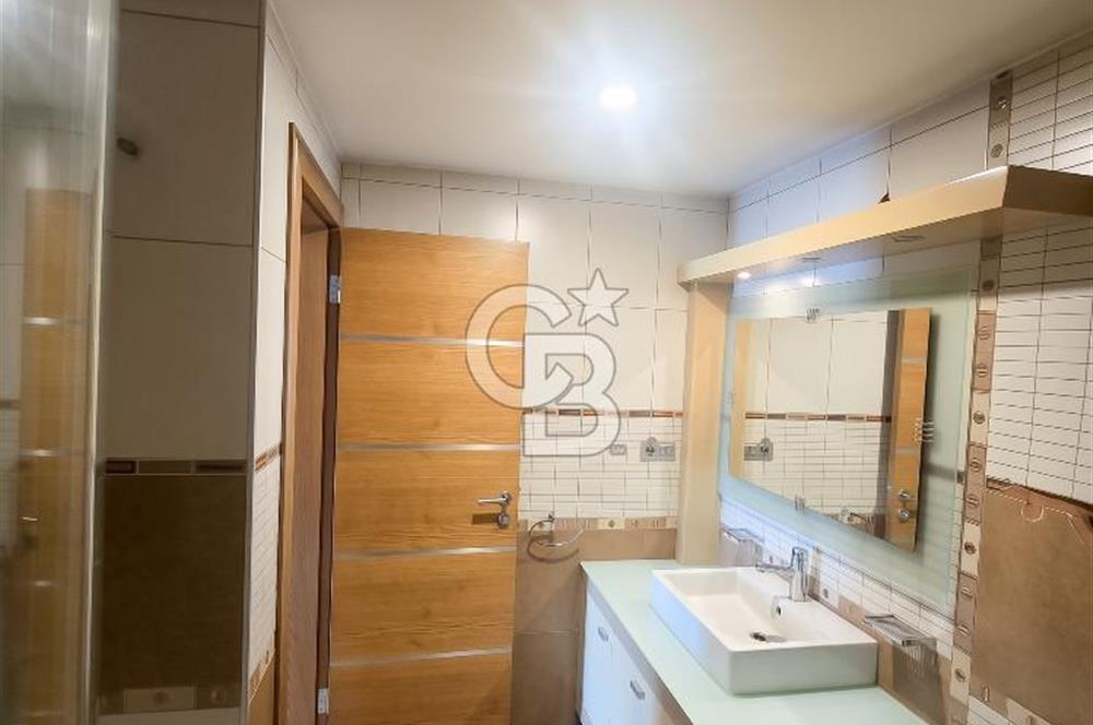ÇUKURAMBAR MAHALLESİNDE CADDE ÜSTÜNDE 3+1 ADA MUTFAKLI 189M2 NET