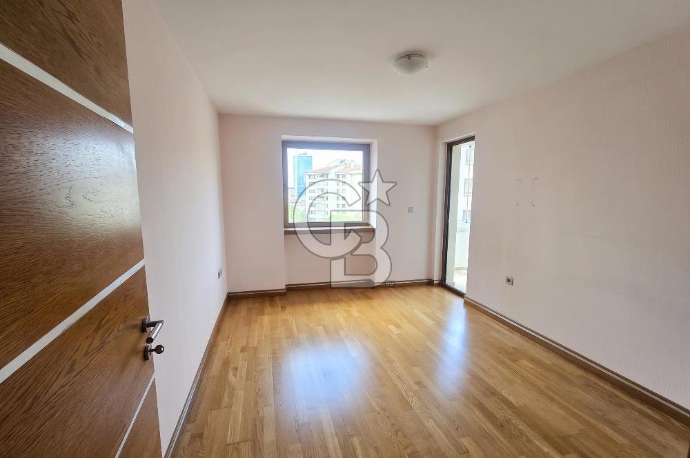 ÇUKURAMBAR MAHALLESİNDE CADDE ÜSTÜNDE 3+1 ADA MUTFAKLI 189M2 NET