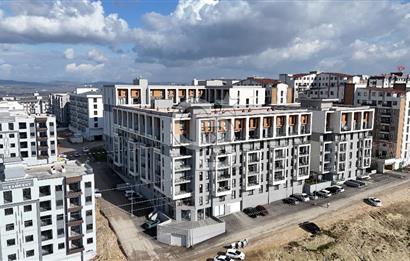 GÖRÜKLE AVLU 1 PROJESİNDE 2+1 EŞYALI ARAKAT ÇİFT CEPHE DAİRE