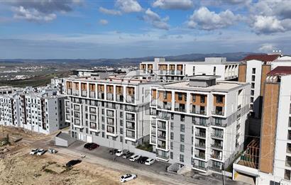 GÖRÜKLE AVLU 1 PROJESİNDE 2+1 EŞYALI ARAKAT ÇİFT CEPHE DAİRE