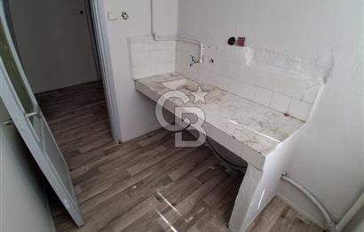 Pendik sahil çarşı merkez satılık 2+1 daire 70 m2 net