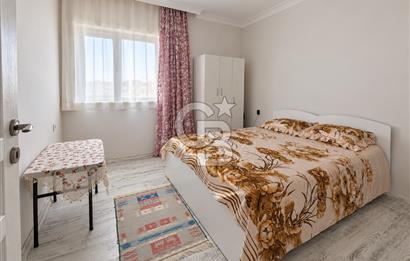 DENİZ MANZARASI EŞLİĞİNDE KIZLANDA EV VE BAHÇE KEYFİ