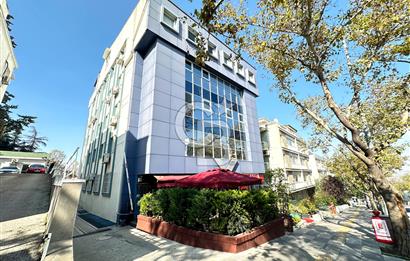 CİNNAH CADDESİNDE TERASLI OTOPARKLI ASANSÖRLÜ SATILIK OFİS