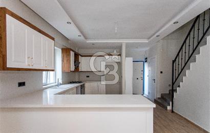 Foça Hacıveli Mah. Havuzlu Site İçerisinde Satılık 3+1 Villa