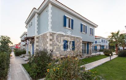 Foça Hacıveli Mah. Havuzlu Site İçerisinde Satılık 3+1 Villa