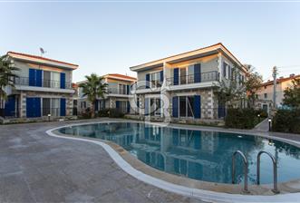 Foça Hacıveli Mah. Havuzlu Site İçerisinde Satılık 3+1 Villa - 1 - 378652