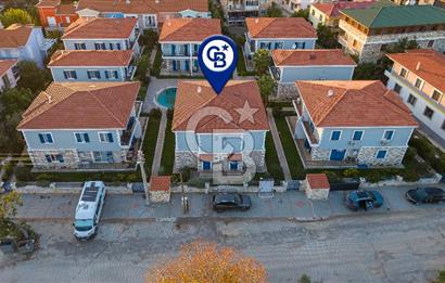 Foça Hacıveli Mah. Havuzlu Site İçerisinde Satılık 3+1 Villa