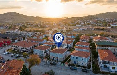 Foça Hacıveli Mah. Havuzlu Site İçerisinde Satılık 3+1 Villa