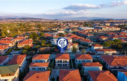 Foça Hacıveli Mah. Havuzlu Site İçerisinde Satılık 3+1 Villa