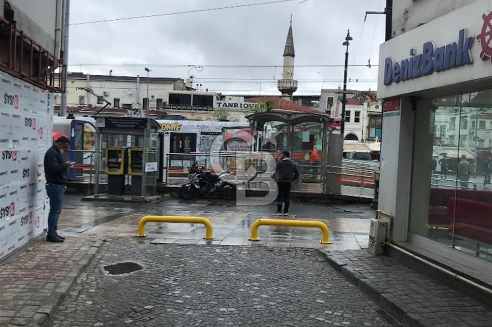BEYAZIT TRAMVAY DURAĞINA 60 METRE MESAFEDE KİRALIK DÜKKAN