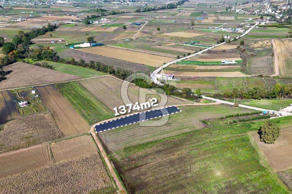 CB AKADEMİ ÇAVUŞLU SATILIK ÇİFT CEPHE YOLA SAHİP 1374 m2 TARLA