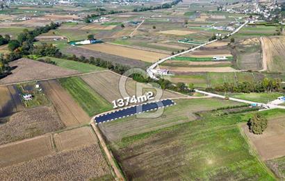 CB AKADEMİ ÇAVUŞLU SATILIK ÇİFT CEPHE YOLA SAHİP 1374 m2 TARLA