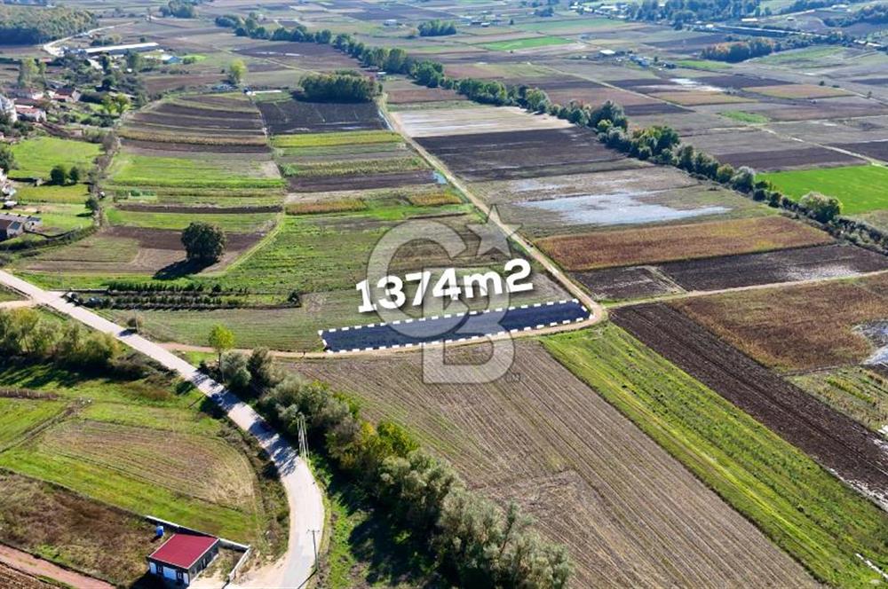 CB AKADEMİ ÇAVUŞLU SATILIK ÇİFT CEPHE YOLA SAHİP 1374 m2 TARLA