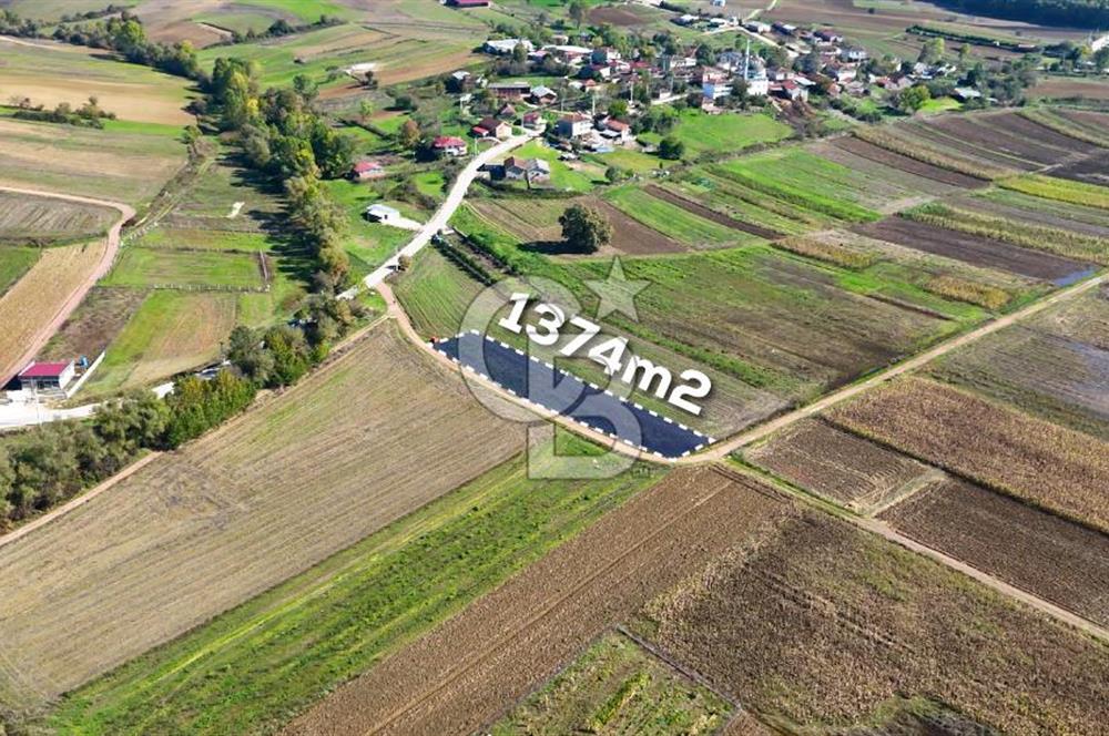 CB AKADEMİ ÇAVUŞLU SATILIK ÇİFT CEPHE YOLA SAHİP 1374 m2 TARLA