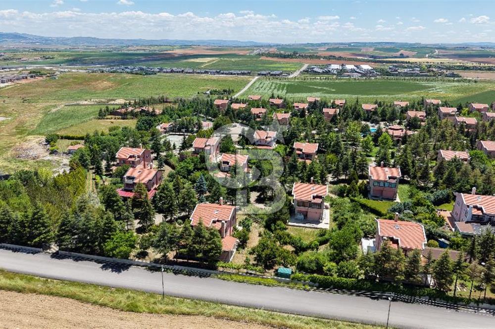HASBAHÇE GÖLBAŞI 1.500 m² BAHÇELİ 5+2 FIRSAT VİLLA