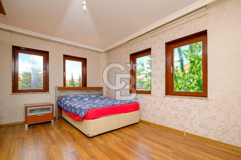 HASBAHÇE GÖLBAŞI 1.500 m² BAHÇELİ 5+2 FIRSAT VİLLA