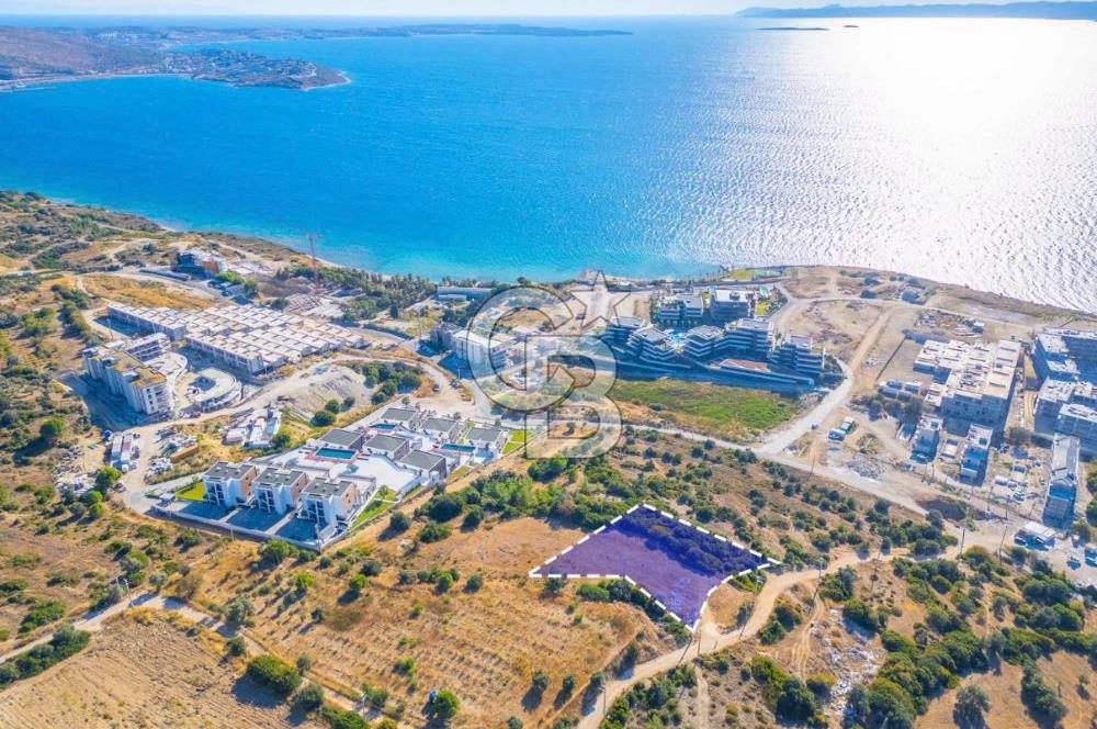 ÇEŞME AYASARANDA DENİZ MANZARALI TURİZM İMARLI KÖŞE ARSA