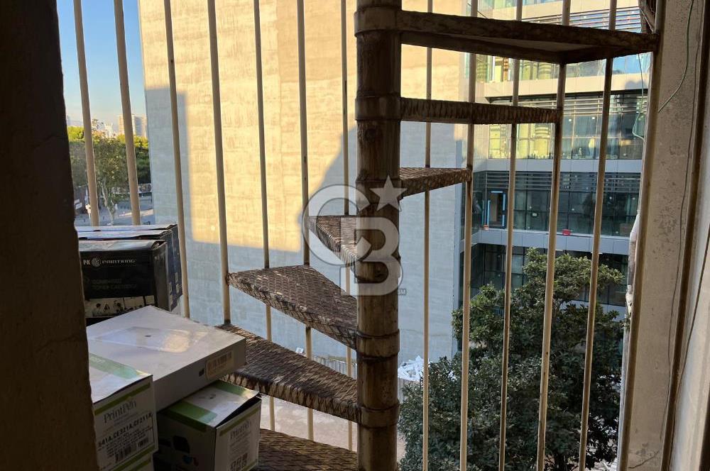 KONAK BELEDİYESİ İLE AYNI ADADA SATILIK 30 m² BÜRO 