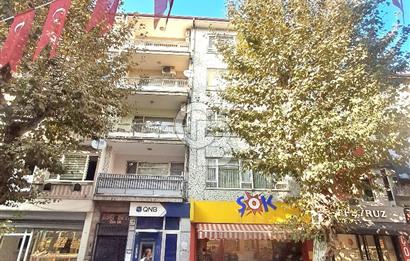 İstanbul Caddesi üzerinde, Kurumsal Kiracılı Satılık Bina. 