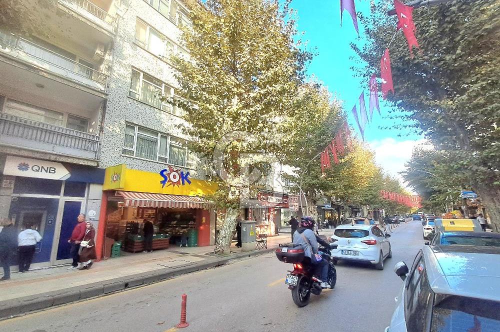 İstanbul Caddesi üzerinde, Kurumsal Kiracılı Satılık Bina. 