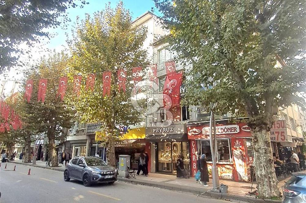 İstanbul Caddesi üzerinde, Kurumsal Kiracılı Satılık Bina. 