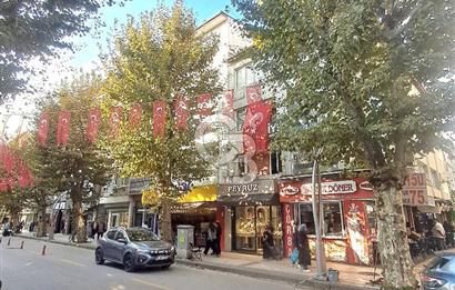 İstanbul Caddesi üzerinde, Kurumsal Kiracılı Satılık Bina. 