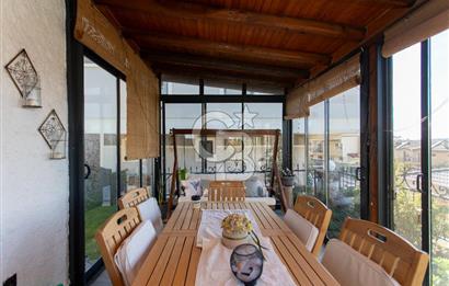 Menemen Villakent'te Deniz Manzaralı Özel Mimari Tasarımlı Villa