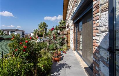 Menemen Villakent'te Deniz Manzaralı Özel Mimari Tasarımlı Villa