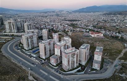YENİTEPE SİTESİ 1. ETAP’TA HAVUZ CEPHELİ SATILIK 2+1 DAİRE