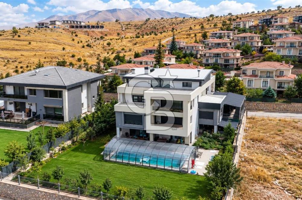 CB'den MÜHENDİSLİK VE TASARIMIN BULUŞTUĞU SATILIK PREMIUM VİLLA