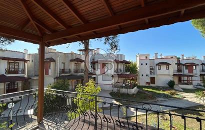 Ayvalık Altınova'da Sahile Yakın Site İçinde Satılık 3+1 Villa