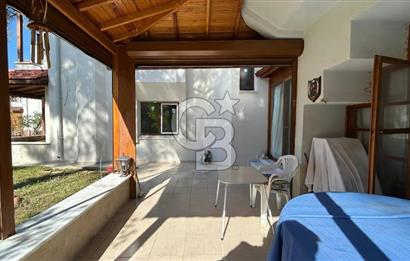Ayvalık Altınova'da Sahile Yakın Site İçinde Satılık 3+1 Villa