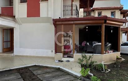 Ayvalık Altınova'da Sahile Yakın Site İçinde Satılık 3+1 Villa