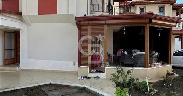 Ayvalık Altınova'da Sahile Yakın Site İçinde Satılık 3+1 Villa - 378880