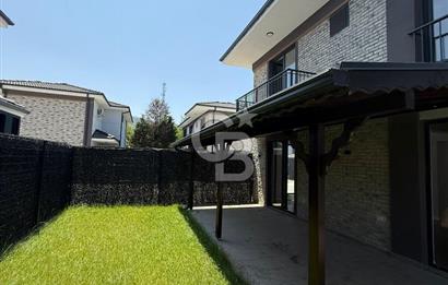 SAPANCA MERKEZDE HAVUZLU LÜKS MÜSTAKİL VİLLA