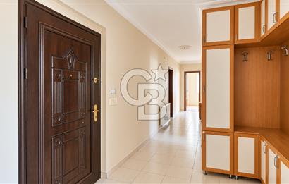 Ayvalık'ta Pazara 50 Adım Ara Kat Çift Balkon Satılık 3+1 Daire