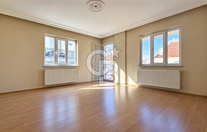 Ayvalık'ta Pazara 50 Adım Ara Kat Çift Balkon Satılık 3+1 Daire