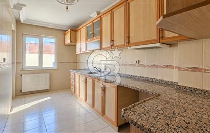 Ayvalık'ta Pazara 50 Adım Ara Kat Çift Balkon Satılık 3+1 Daire