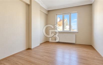 Ayvalık'ta Pazara 50 Adım Ara Kat Çift Balkon Satılık 3+1 Daire