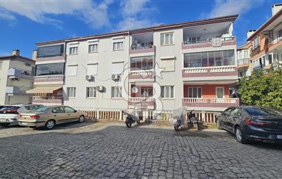 Ayvalık'ta Pazara 50 Adım Ara Kat Çift Balkon Satılık 3+1 Daire