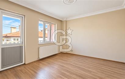 Ayvalık'ta Pazara 50 Adım Ara Kat Çift Balkon Satılık 3+1 Daire