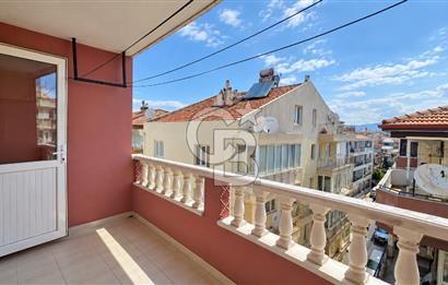 Ayvalık'ta Pazara 50 Adım Ara Kat Çift Balkon Satılık 3+1 Daire