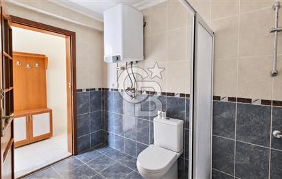Ayvalık'ta Pazara 50 Adım Ara Kat Çift Balkon Satılık 3+1 Daire