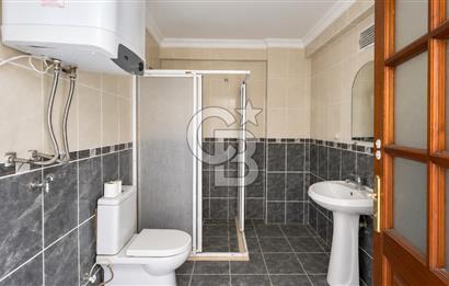 Ayvalık'ta Pazara 50 Adım Ara Kat Çift Balkon Satılık 3+1 Daire