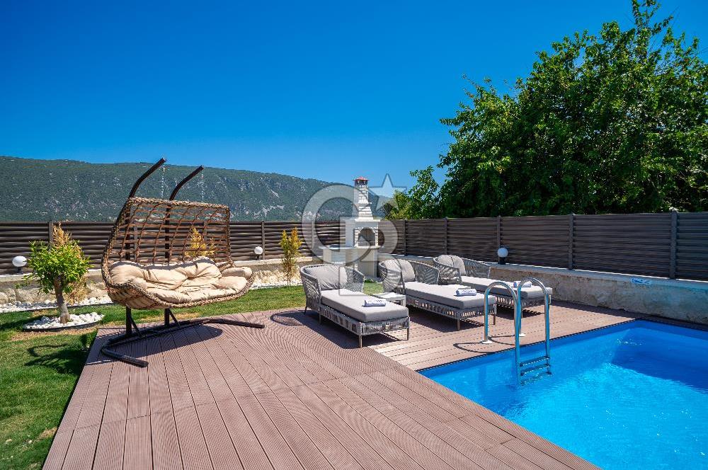 KAŞ'TA 1.804 M² ARSADA AKTİF 4 ADET AIRBNB TESİSİ