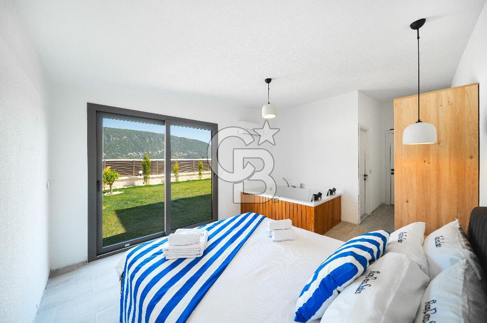 KAŞ'TA 1.804 M² ARSADA AKTİF 4 ADET AIRBNB TESİSİ