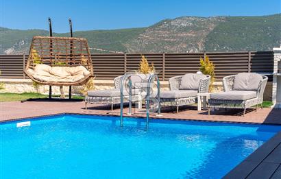 KAŞ'TA 1.804 M² ARSADA AKTİF 4 ADET AIRBNB TESİSİ